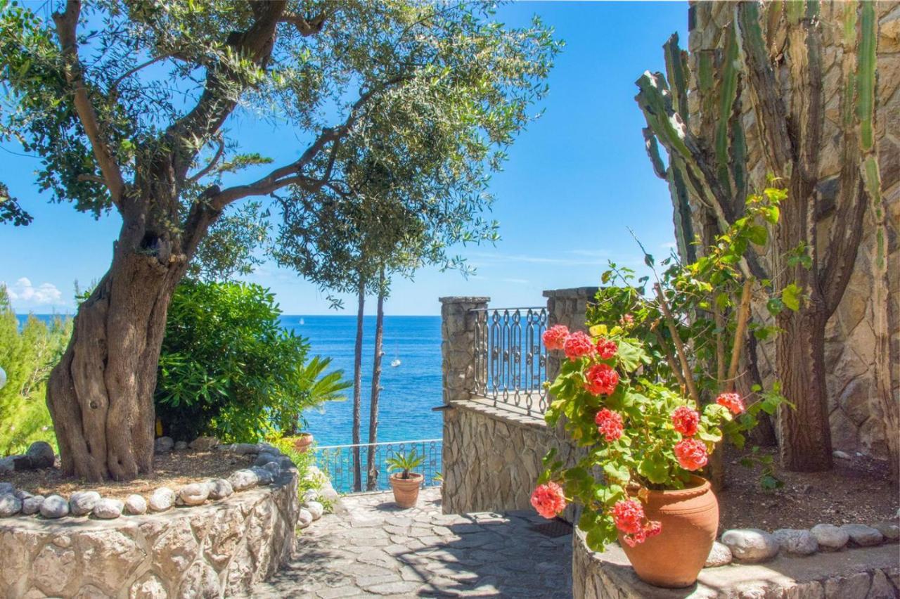 Russo - De Vivo Realty Villa