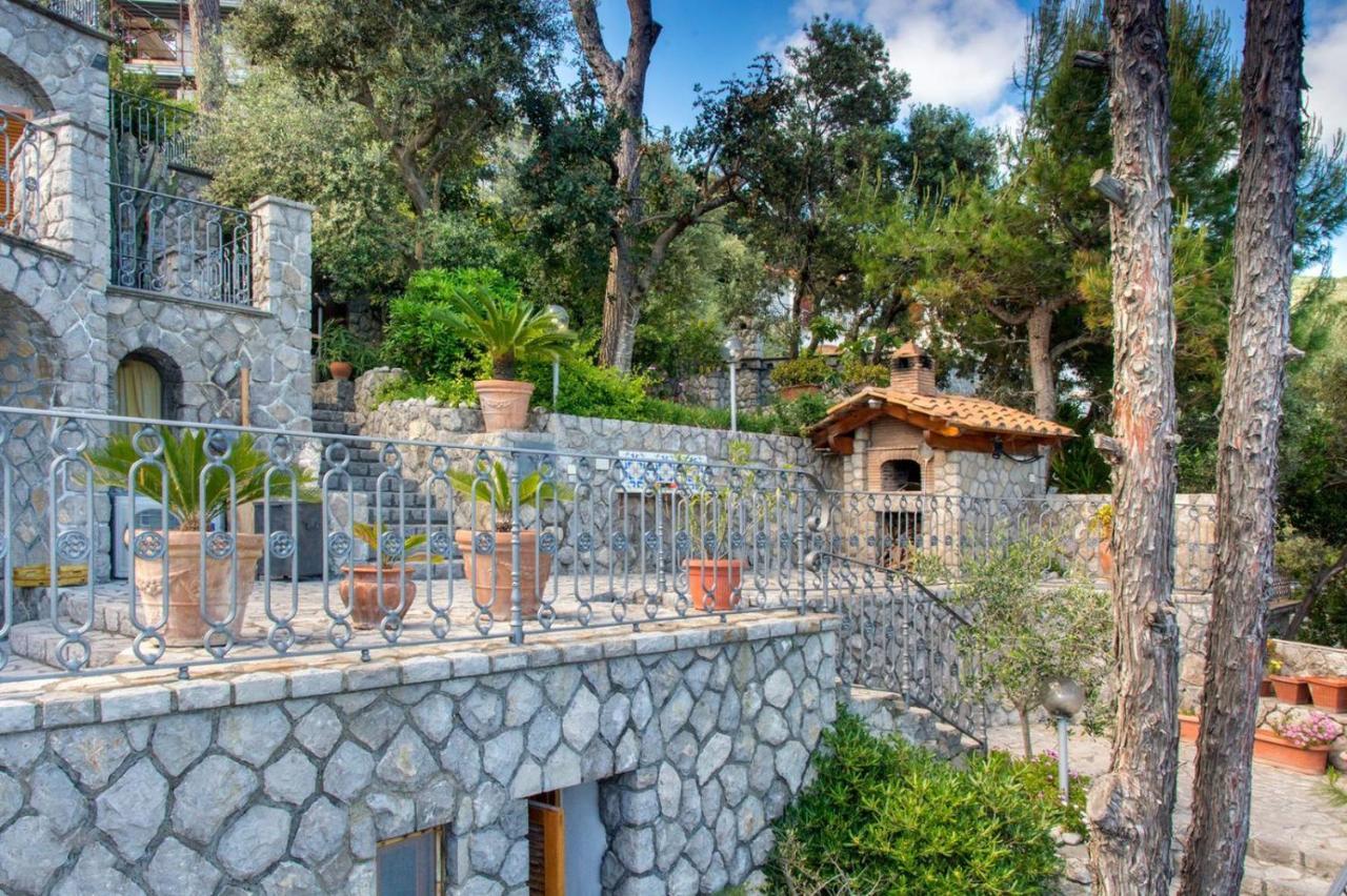 Russo - De Vivo Realty Villa