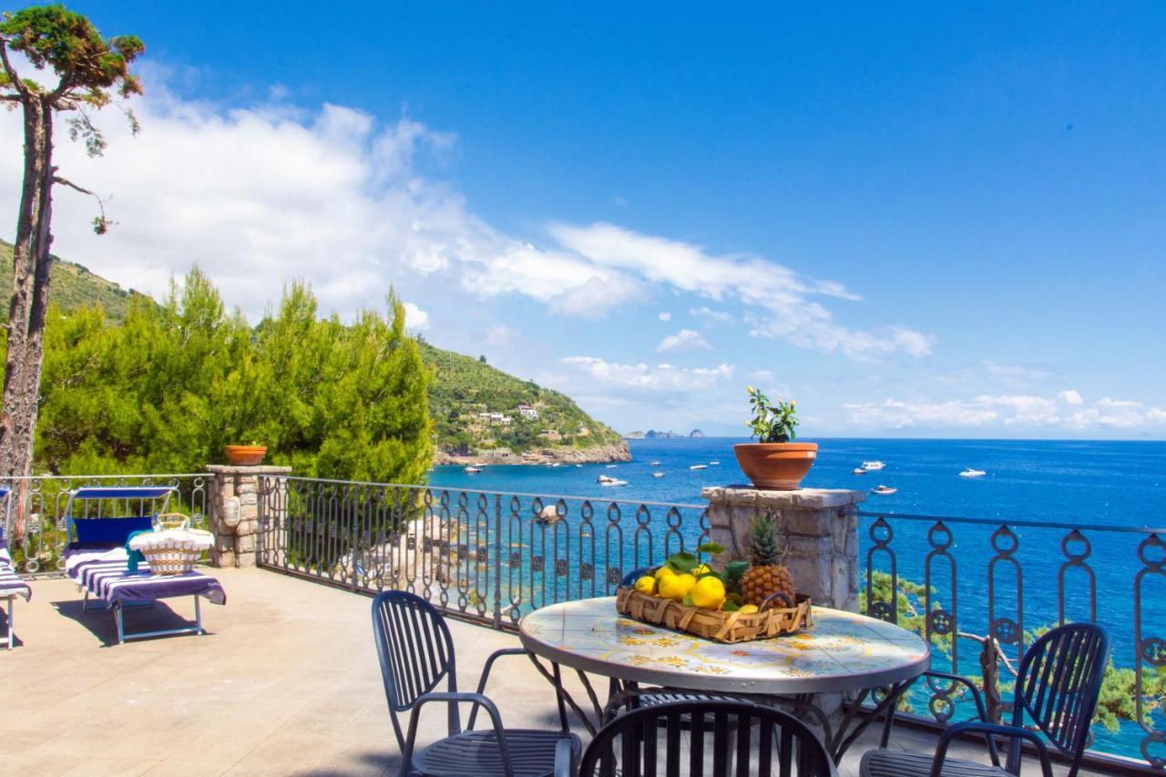 Russo - De Vivo Realty Villa