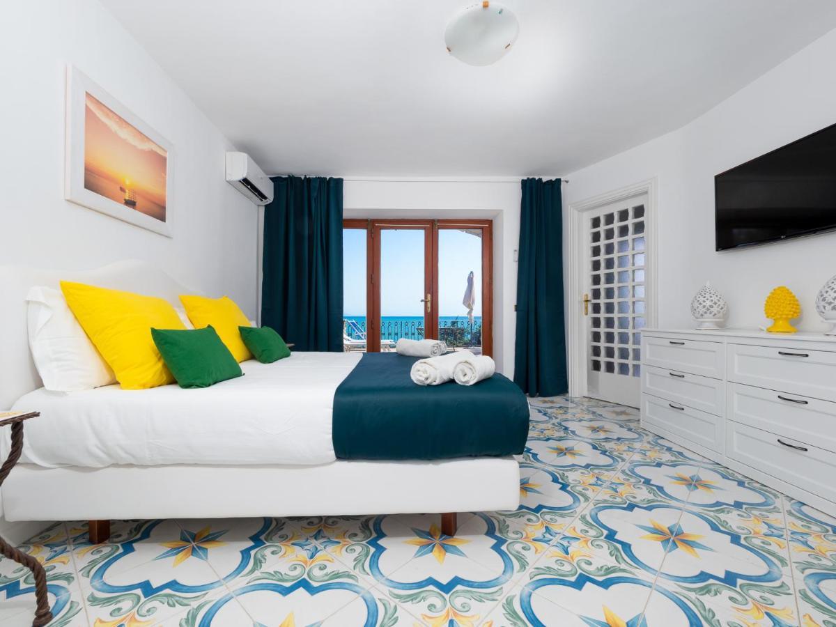 Villa Russo - De Vivo Realty