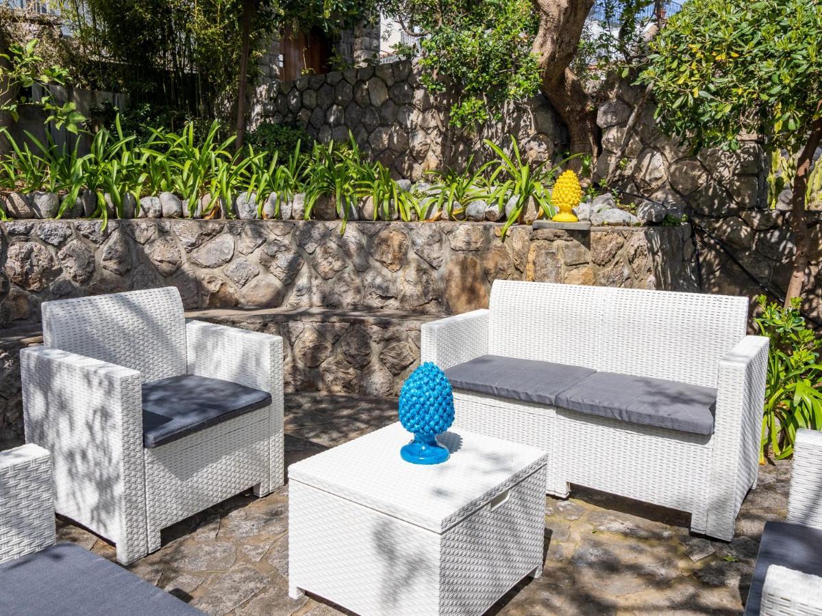 Villa Russo - De Vivo Realty *