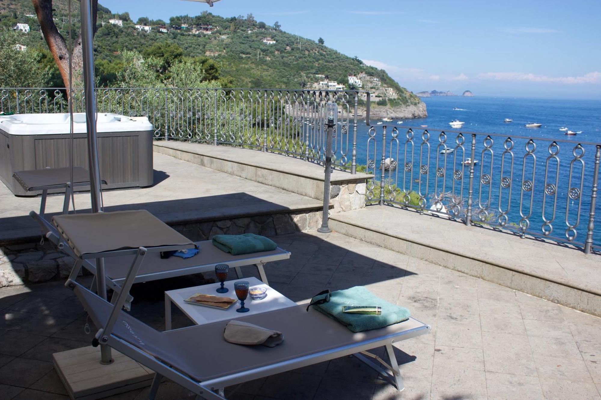 Villa Russo - De Vivo Realty *